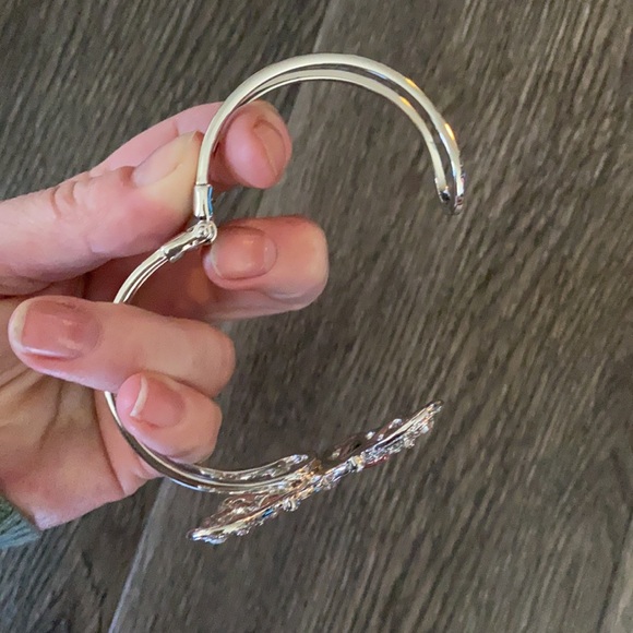 Beautiful Butterfly Cuff bracelet - Picture 3 of 4